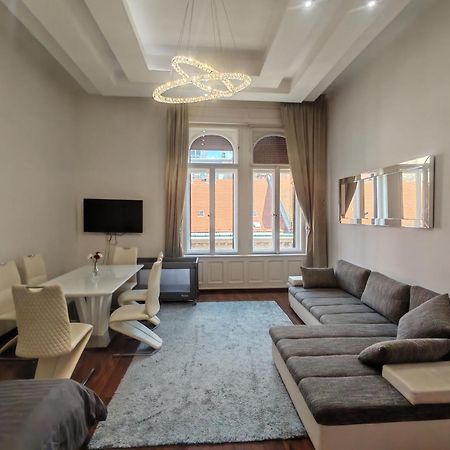 Basilika View Imperial Suite -Sas Street -Need Reservation For Free Parking Budapesta Exterior foto